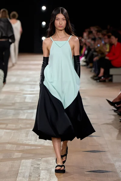 Look 11